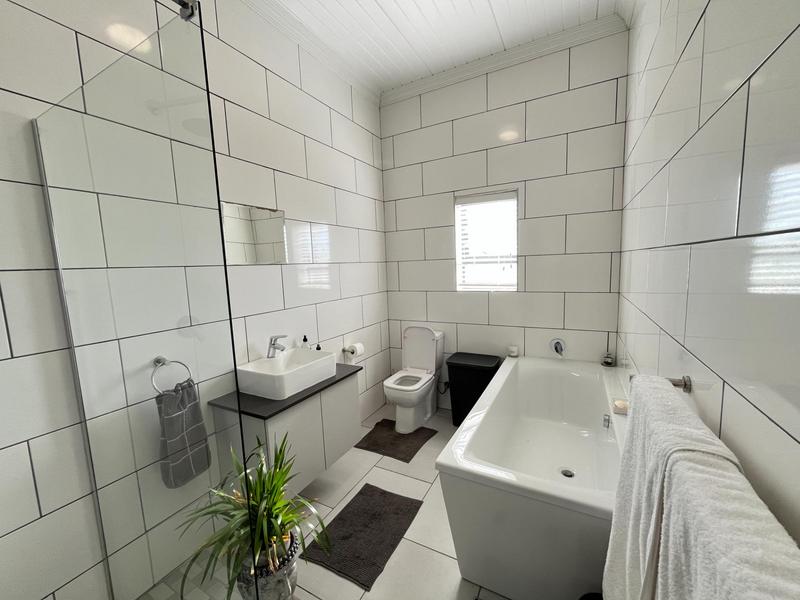 4 Bedroom Property for Sale in Dwarskersbos Western Cape